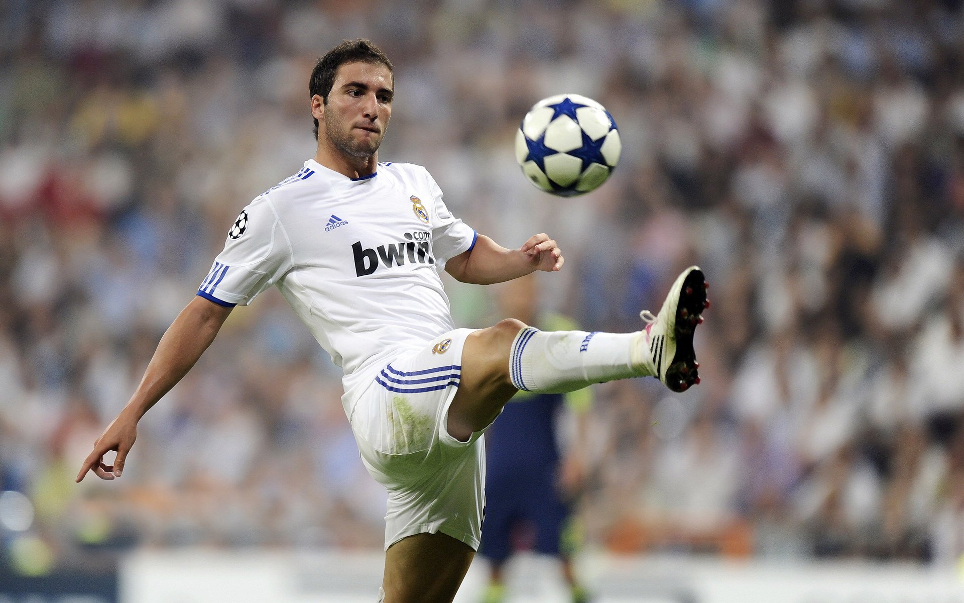 法甲激烈对抗:战术创新引燃全场,法甲对阵